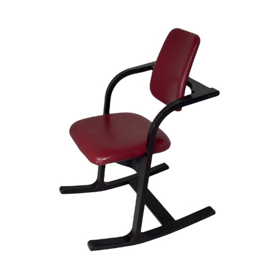 Image 1 of Peter Opsvik - Varier - Actulum - Ergonomically shaped Rocking chair - Red leather upholstery and wooden frame - Multiple in sto