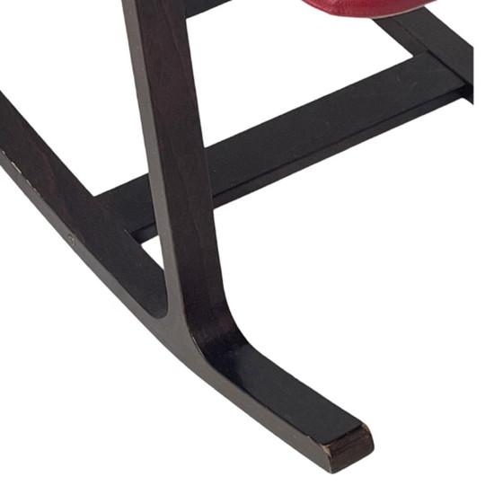 Image 1 of Peter Opsvik - Varier - Actulum - Ergonomically shaped Rocking chair - Red leather upholstery and wooden frame - Multiple in sto