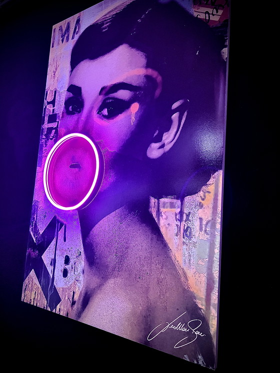 Image 1 of LedMansion Audrey Hepburn Bubblegum V.2. PopArt Wall Art Led Lamp