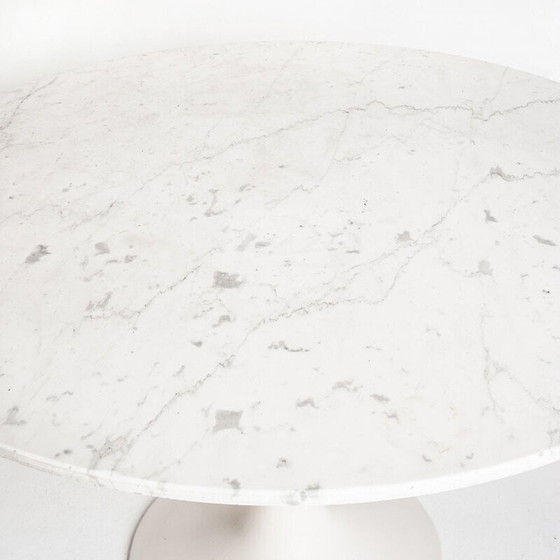 Image 1 of Vintage white marble table with tulip base, France 1960