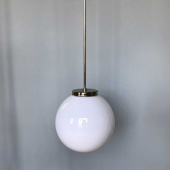 Image 1 of Lampada a sospensione vintage a forma di sfera in vetro bianco