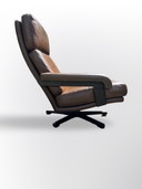 Bellissima poltrona girevole Leolux dal design vintage, realizzata in pelle marrone e struttura in legno.