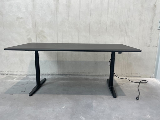 Vitra Tyde desk