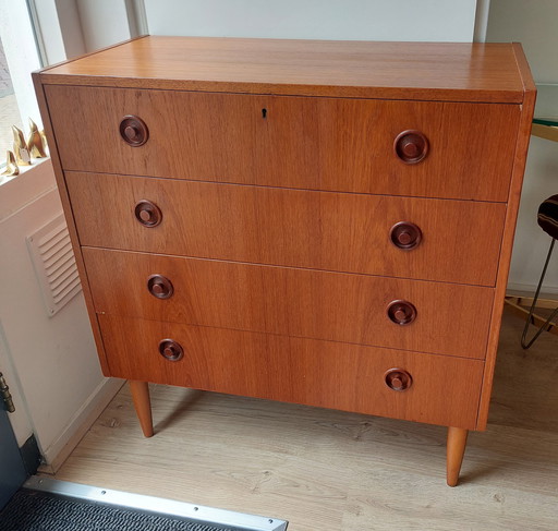 Vintage chest of drawers/dresser