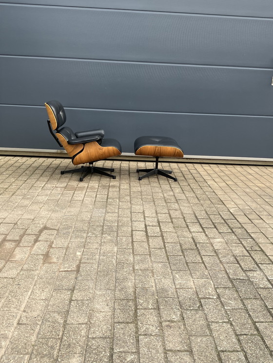 Image 1 of Vitra Eames Lounge chair + Ottoman from 2007, Walnut veneer