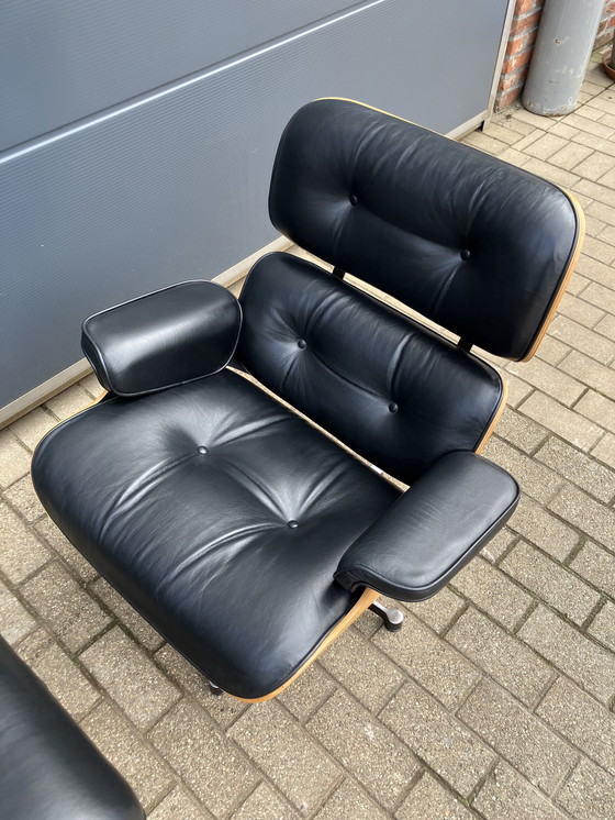 Image 1 of Vitra Eames Lounge chair + Ottoman from 2007, Walnut veneer