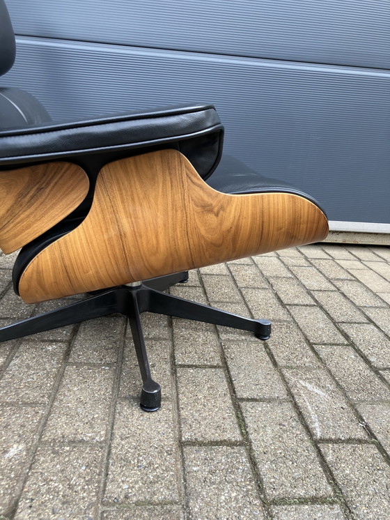 Image 1 of Vitra Eames Lounge chair + Ottoman from 2007, Walnut veneer