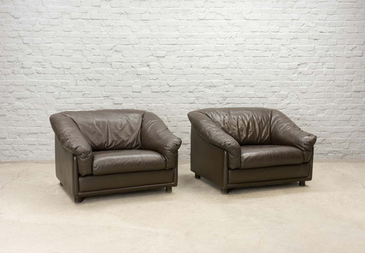 Comfortable Leolux Seal Brown Leather lounge chairs, set of two. Netherlands, 1970s.