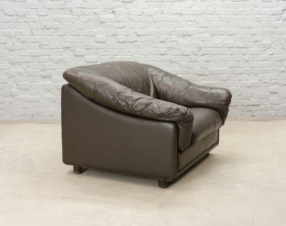 Image 1 of Confortables fauteuils de salon en cuir brun Leolux Seal, ensemble de deux. Pays-Bas, 1970.