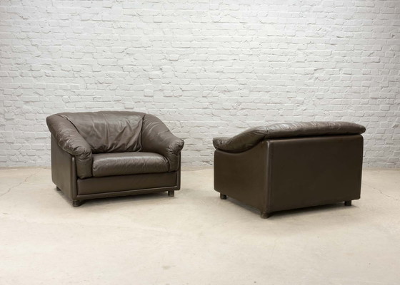 Image 1 of Confortables fauteuils de salon en cuir brun Leolux Seal, ensemble de deux. Pays-Bas, 1970.