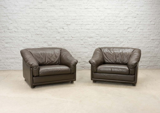 Comfortable Leolux Seal Brown Leather lounge chairs, set of two. Netherlands, 1970s.