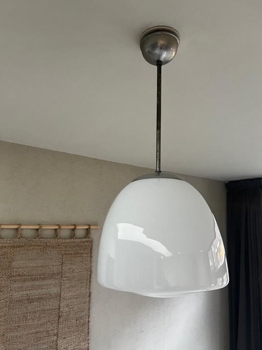 Lampada da scuola opalina degli anni '30, presumibilmente Philips Philite