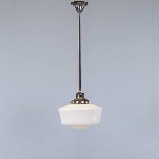 Lampe suspendue en opaline Art Déco