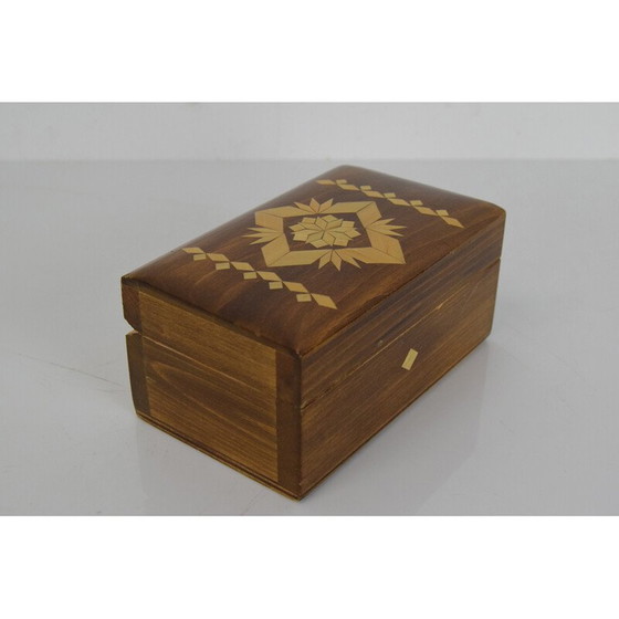 Image 1 of Scatola vintage in legno intagliato, Cecoslovacchia anni '50