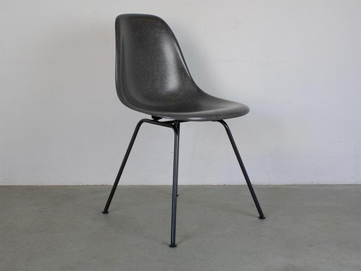 Vitra Dsx Original Glass Fiber Seat Shell In Navy Blue Design Charles Eames B