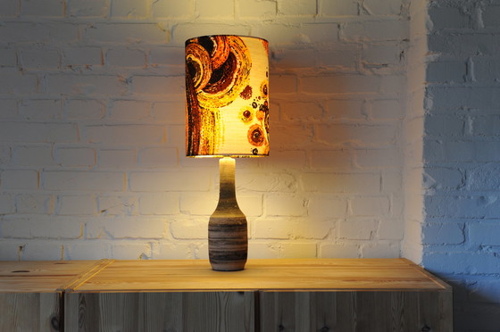 Image 1 of Pied de lampe vintage en céramique avec nouvel abat-jour fait main en tissu vintage original