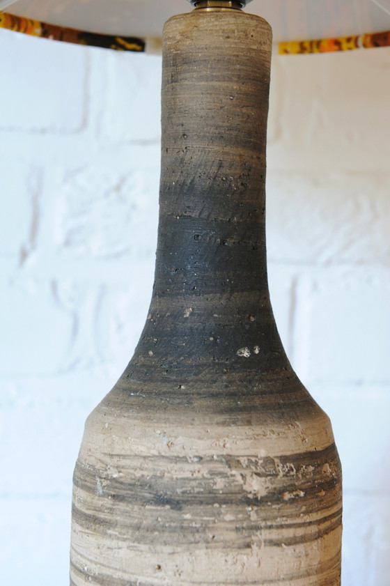 Image 1 of Base per lampada in ceramica vintage con nuovo paralume fatto a mano in tessuto vintage originale