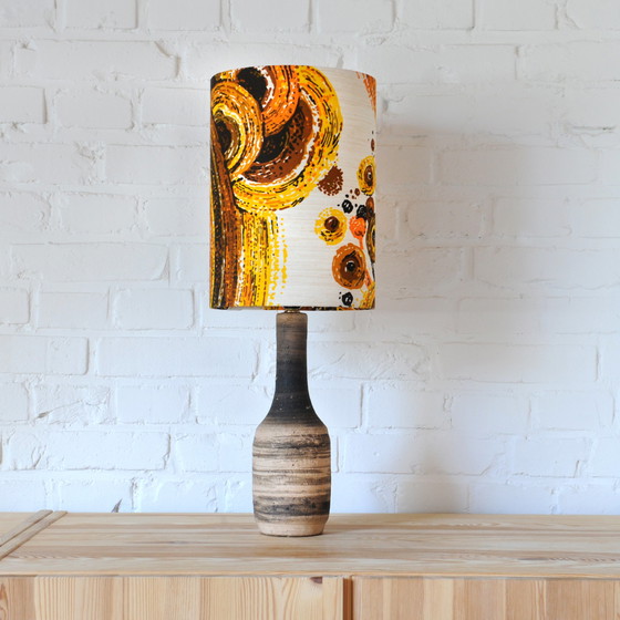 Image 1 of Pied de lampe vintage en céramique avec nouvel abat-jour fait main en tissu vintage original