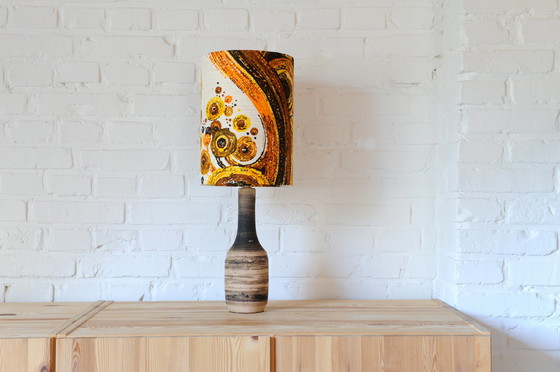 Image 1 of Base per lampada in ceramica vintage con nuovo paralume fatto a mano in tessuto vintage originale
