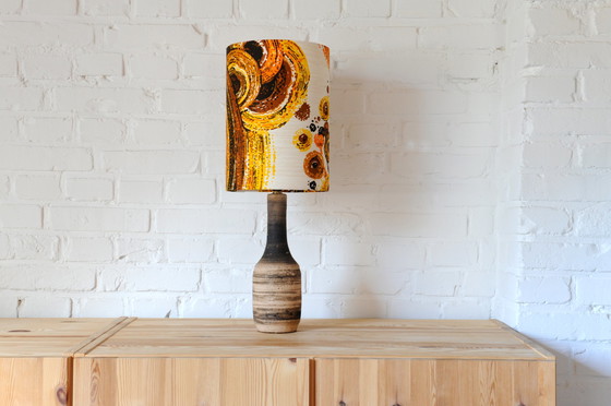 Image 1 of Pied de lampe vintage en céramique avec nouvel abat-jour fait main en tissu vintage original