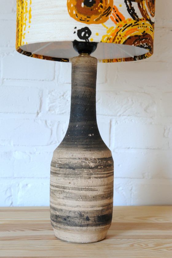 Image 1 of Base per lampada in ceramica vintage con nuovo paralume fatto a mano in tessuto vintage originale