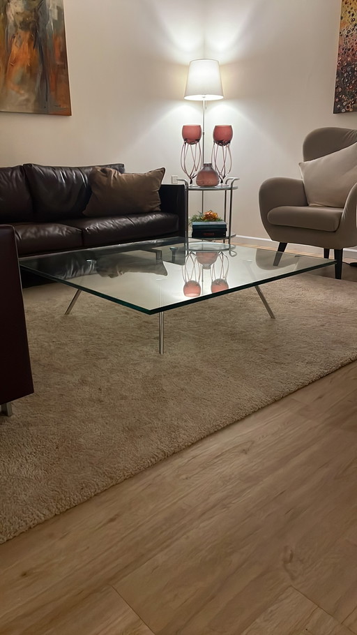 Maupertuus glass coffee table