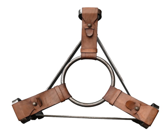 Image 1 of Jean Pierre Ryckaert, une table basse brutaliste en fer et cuir des années 50