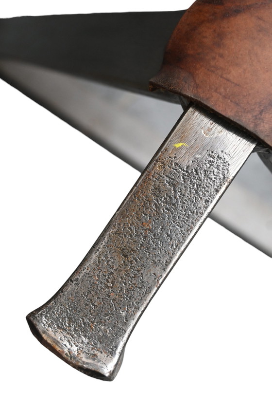 Image 1 of Jean Pierre Ryckaert, une table basse brutaliste en fer et cuir des années 50