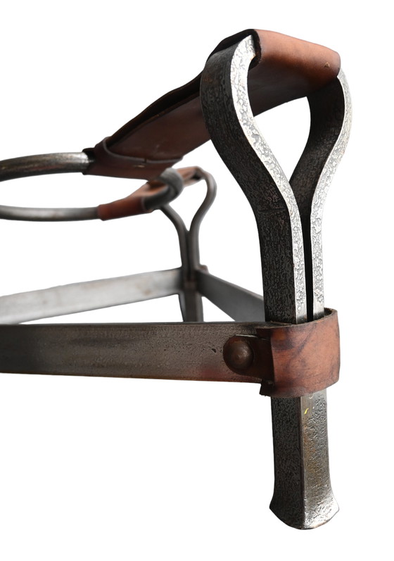 Image 1 of Jean Pierre Ryckaert, une table basse brutaliste en fer et cuir des années 50