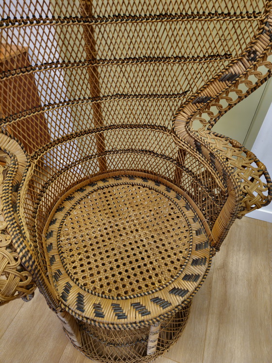 Image 1 of Chaise Vintage Peacock Emmanuelle Chaise Peacock Chaise en rotin