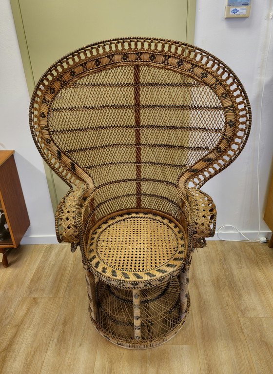 Image 1 of Chaise Vintage Peacock Emmanuelle Chaise Peacock Chaise en rotin