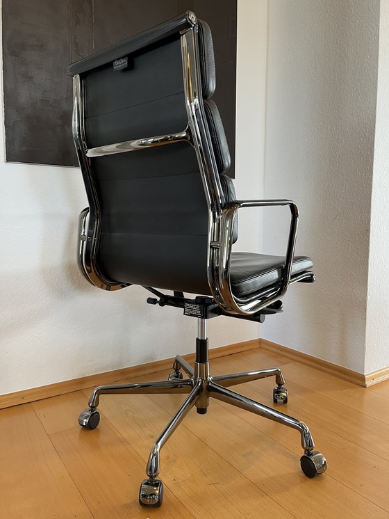 Image 1 of Vitra Eames soft Pad office chair