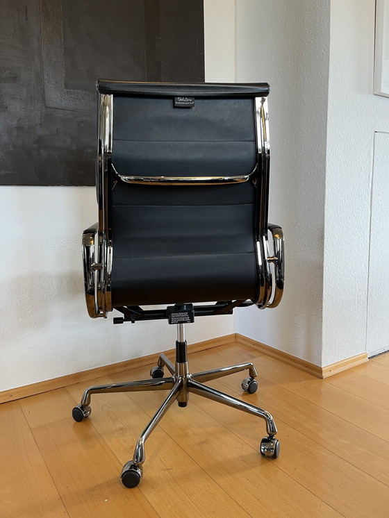 Image 1 of Vitra Eames soft Pad office chair