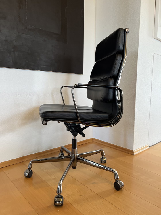 Image 1 of Vitra Eames soft Pad office chair