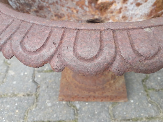 Image 1 of Brocante vase de jardin/louvre en fonte 52 cm de diamètre 42 cm de hauteur