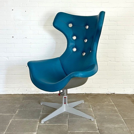 Poltrona Frau Regina Armchair