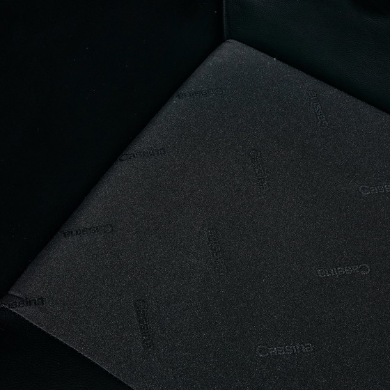 Image 1 of Poltrona Lc2 di Le Corbusier, Pierre Jeanneret e Charlotte Perriand per Cassina