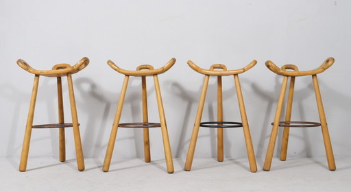 4x Brutalist bar stools, model 'Marbella' by Sergio Rodrigues, beech, metal, 1970s, Spain