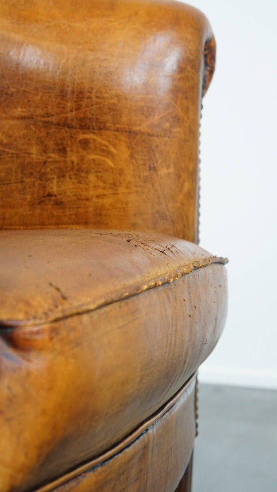 Image 1 of Poltrona club in pelle di pecora con borchie decorative