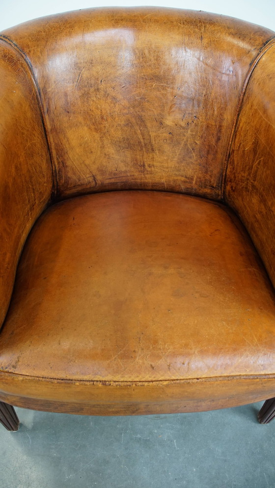 Image 1 of Poltrona club in pelle di pecora con borchie decorative