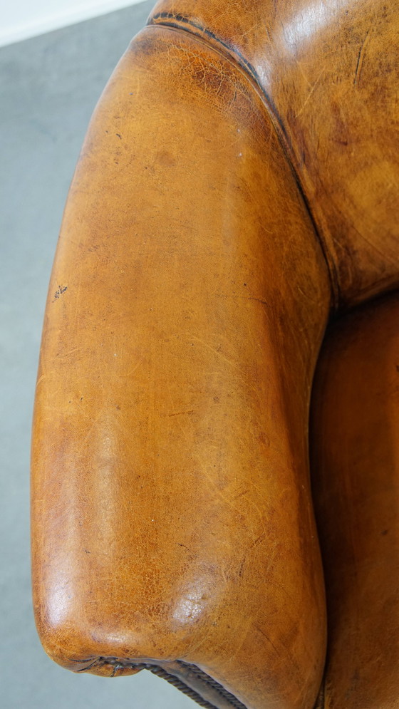 Image 1 of Poltrona club in pelle di pecora con borchie decorative