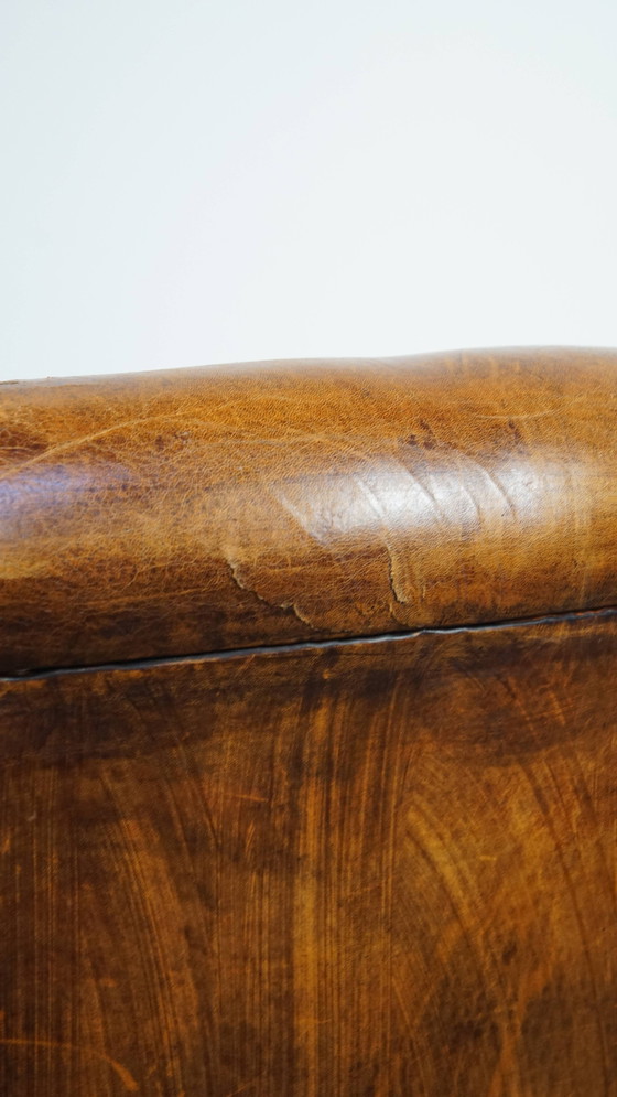 Image 1 of Poltrona club in pelle di pecora con borchie decorative