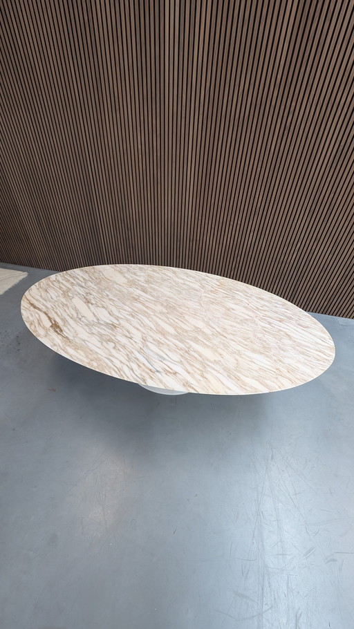 Knoll Saarinen Table 244Cm Calacatta (Oval)