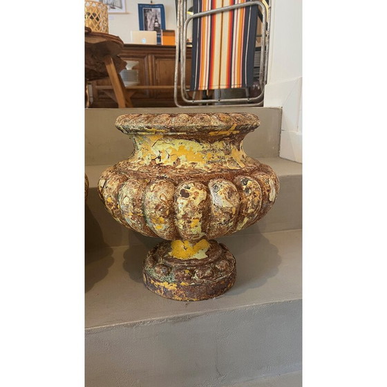 Image 1 of Pair of vintage Medici vases