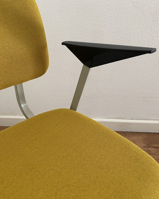 Ahrend - Revolt 1968 chair