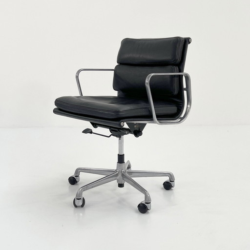 Ea217 Soft Pad Leather Desk Chair By Charles & Ray Eames For Icf, 1970S