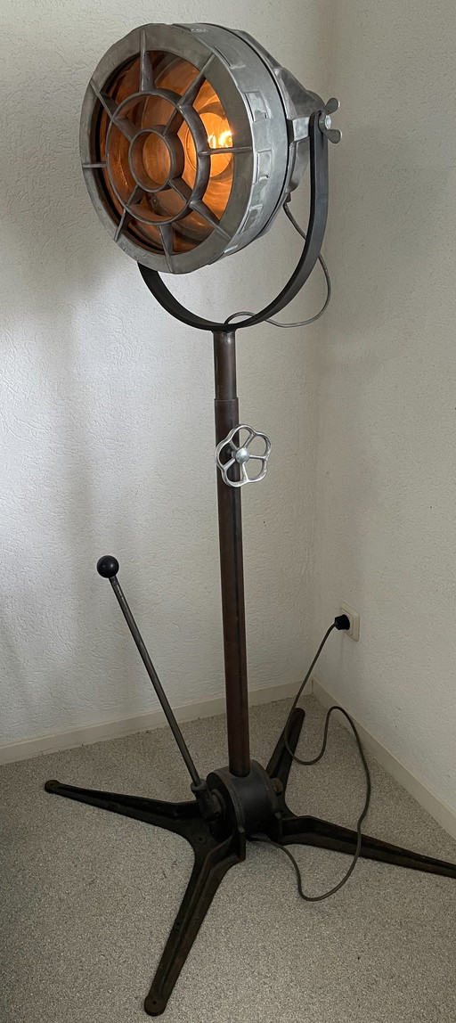 Industrial floor lamp