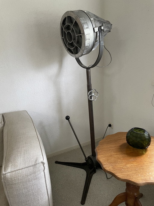 Industrial floor lamp