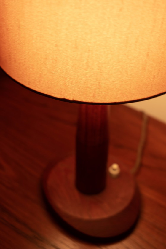 Image 1 of Lampe de table en teck du Danemark