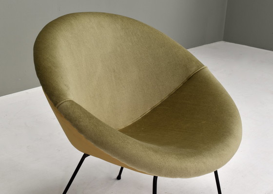 Image 1 of 1950’s Circle Lounge Chair in Velvet and Metal – circa 1950